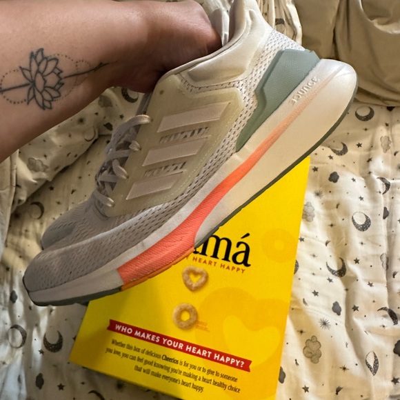 Adidas sport shoes - Picture 5 of 7